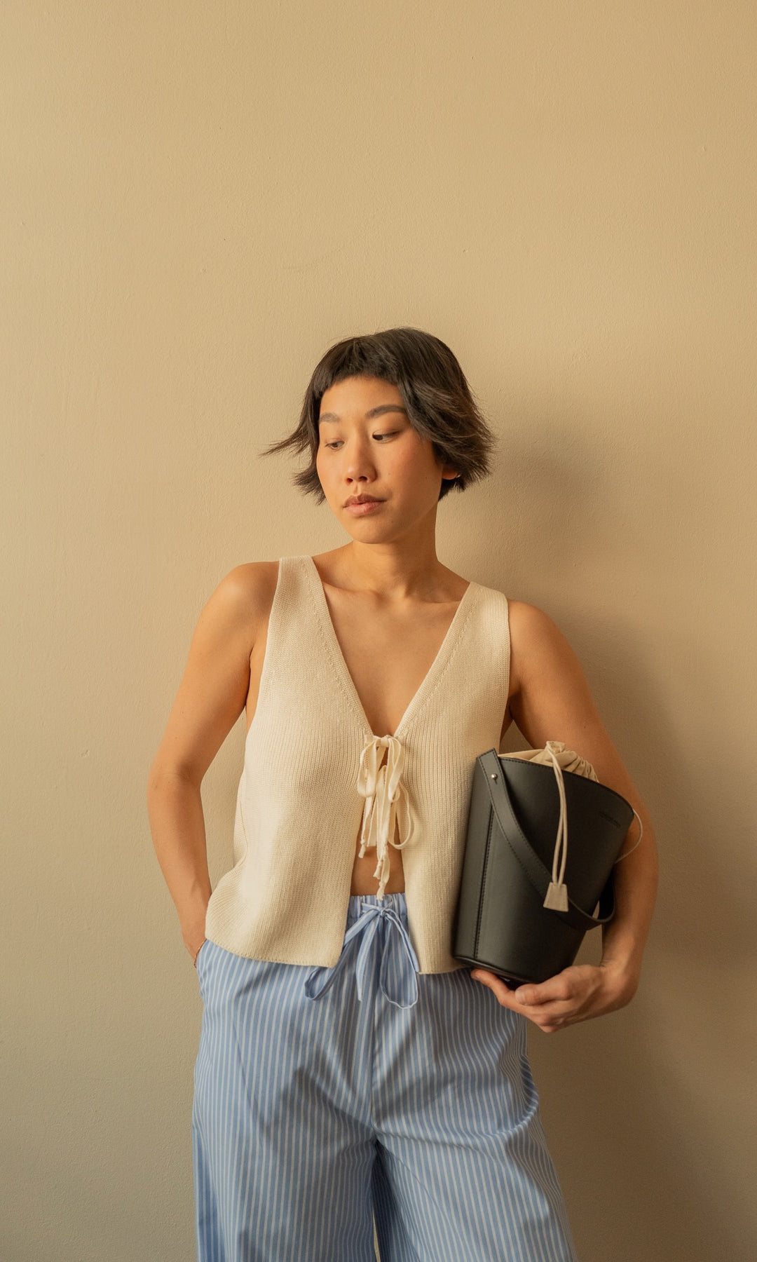 Knitted vest with bow detail