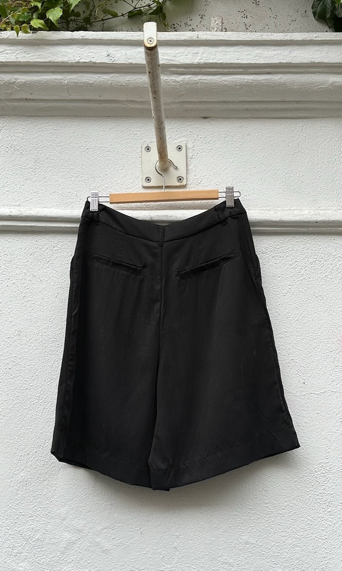 High-Waist Bermuda aus Lyocell — B-Ware