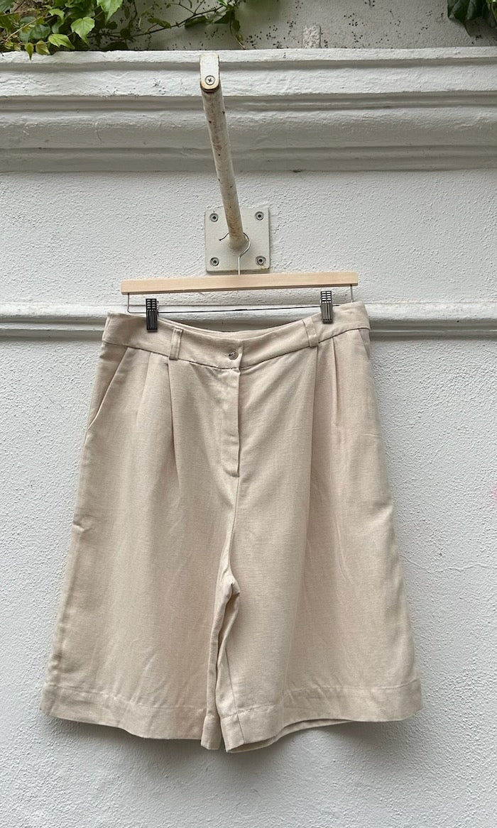Bermuda aus Leinen in Creme — B-Ware