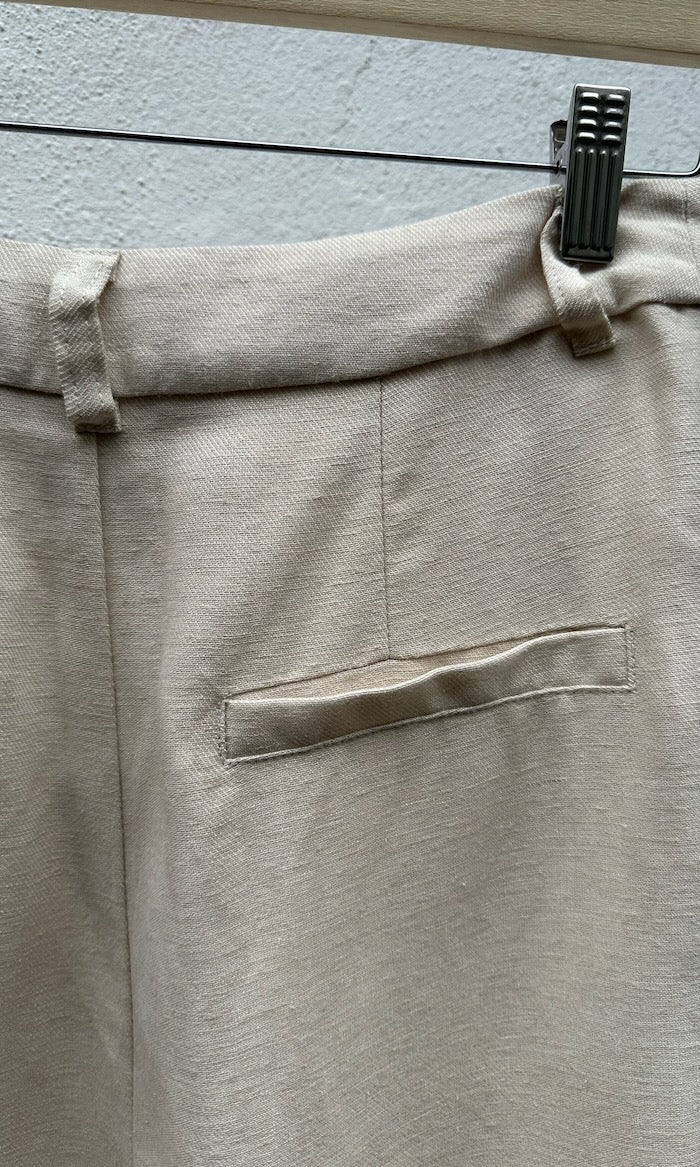 Bundfaltenhose aus Leinen in Creme — B-Ware