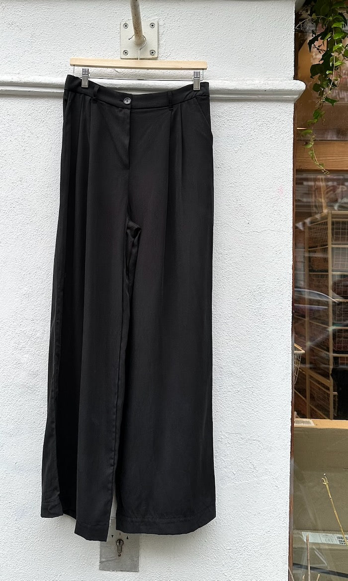Bundfaltenhose aus Lyocell in Schwarz — B-Ware