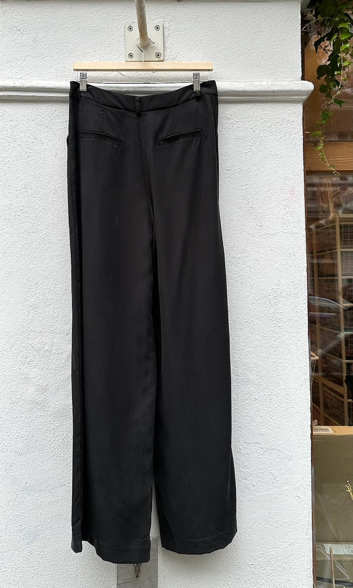 Bundfaltenhose aus Lyocell in Schwarz — B-Ware