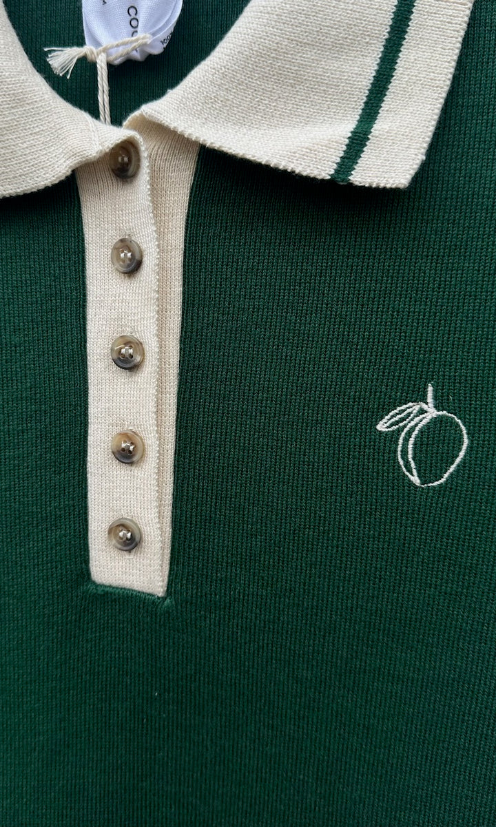 T-Shirt Kleid Toni aus Strick mit Polo Kragen in Grün — B-Ware