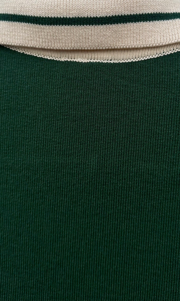 T-Shirt Kleid Toni aus Strick mit Polo Kragen in Grün — B-Ware