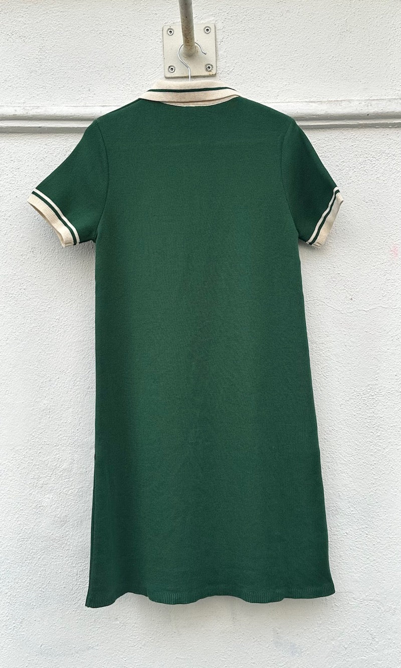 T-Shirt Kleid Toni aus Strick mit Polo Kragen in Grün — B-Ware