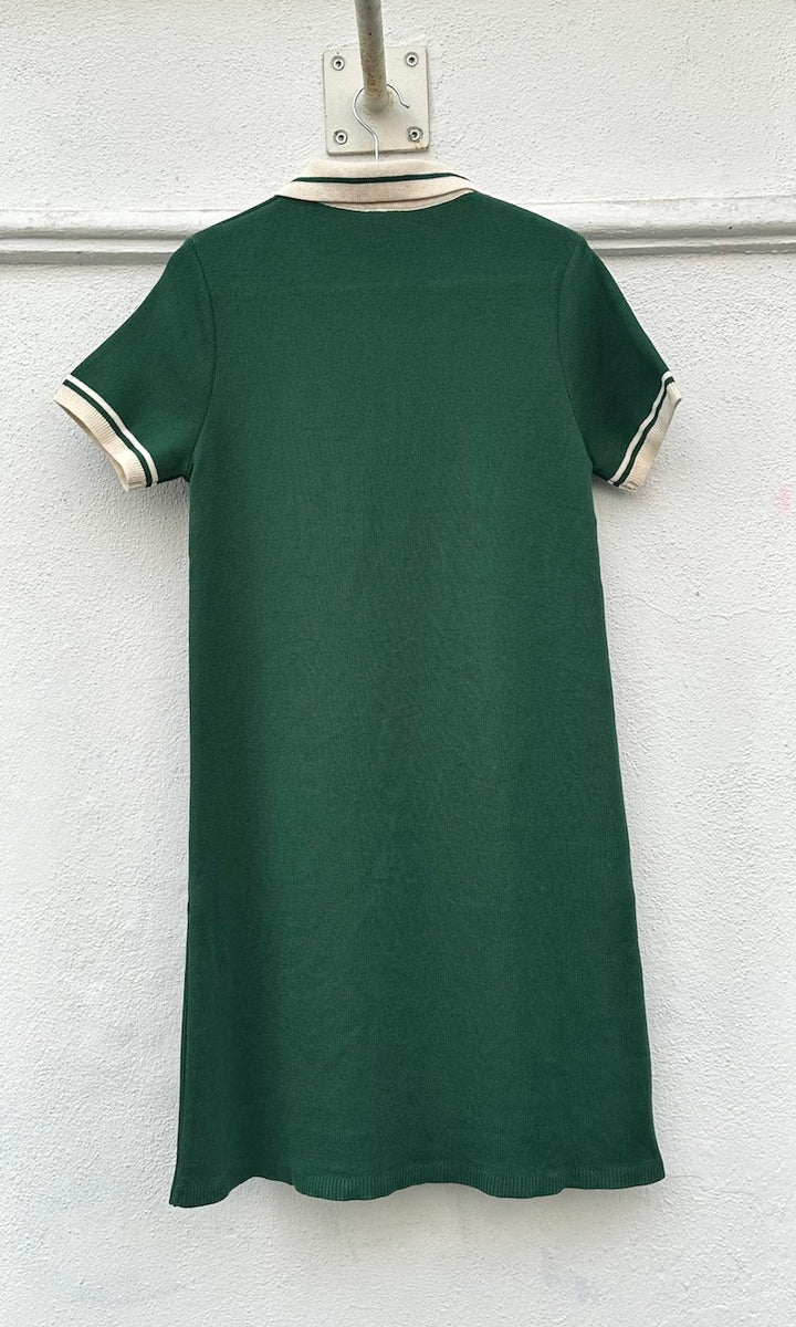 T-Shirt Kleid Toni aus Strick mit Polo Kragen in Grün — B-Ware