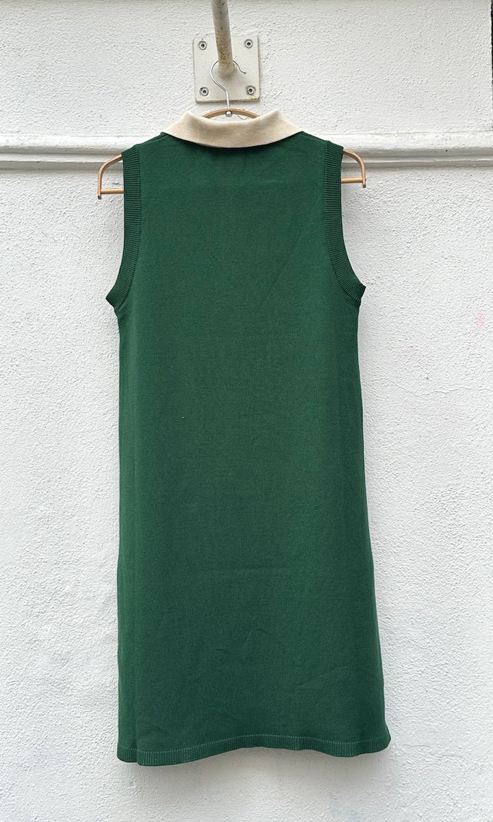 Ärmelloses Kleid Toni aus Strick mit Polo Kragen in Grün — B-Ware