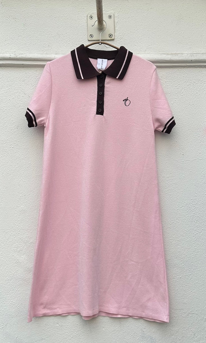 T-Shirt Kleid Toni aus Strick mit Polo Kragen in Rosé — B-Ware