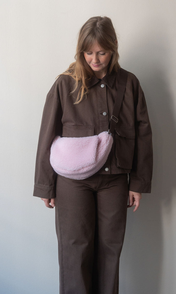 Schafwoll Crossbody Bag mit Handwärmer / Rosé