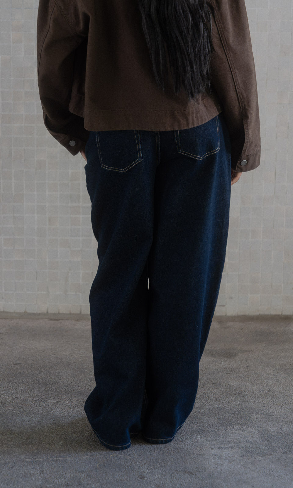 Jeansjacke mit aufgesetzten Taschen / Braun