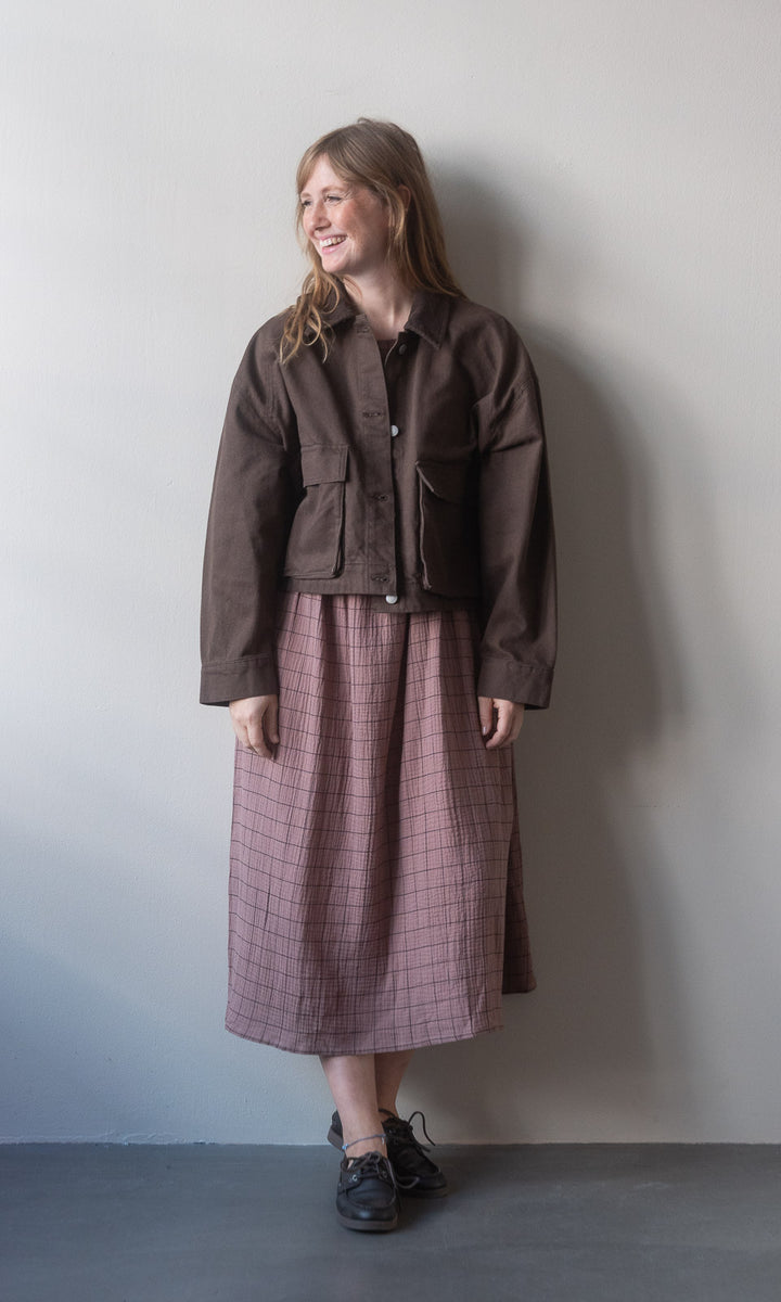 Jeansjacke mit aufgesetzten Taschen / Braun