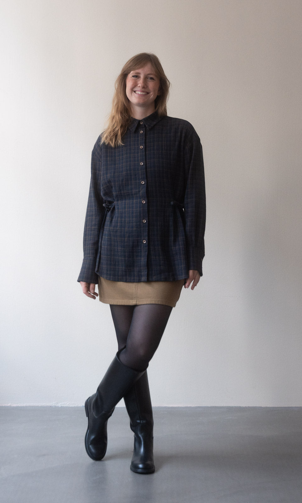 Bluse Liv mit Schleifen / dunkelblau-kariert