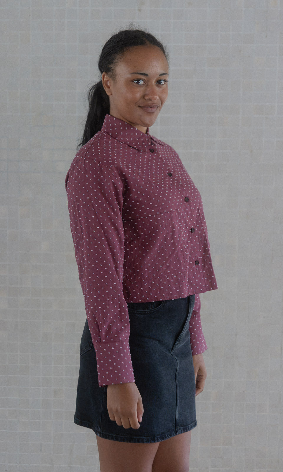 Cropped Oversized Hemd / Burgund-Rosa gepunktet