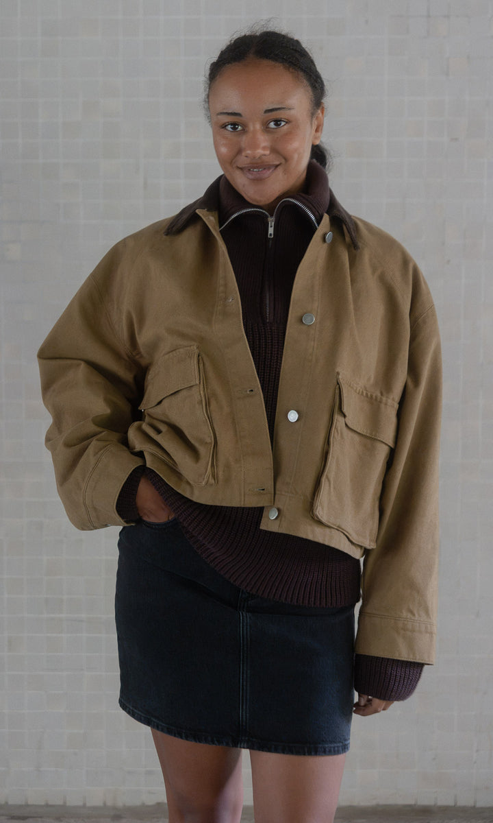 Jeansjacke mit aufgesetzten Taschen / Khaki