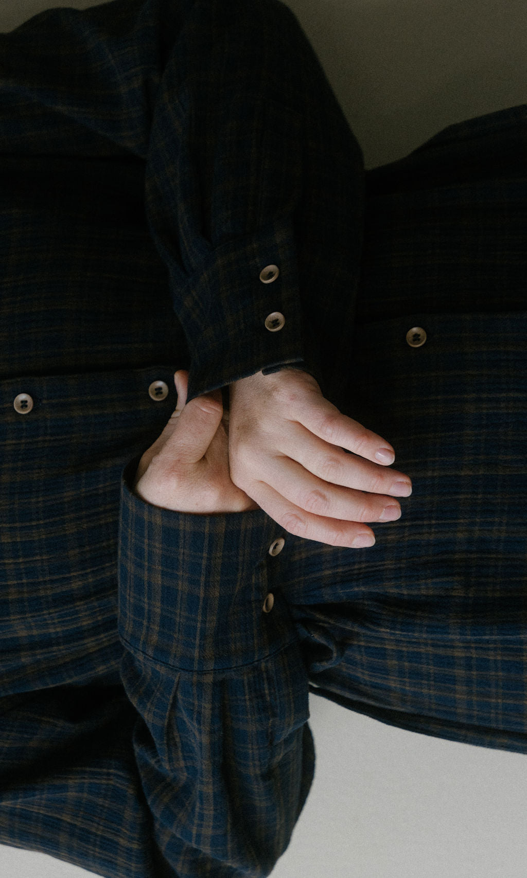 Bluse Liv mit Schleifen / dunkelblau-kariert