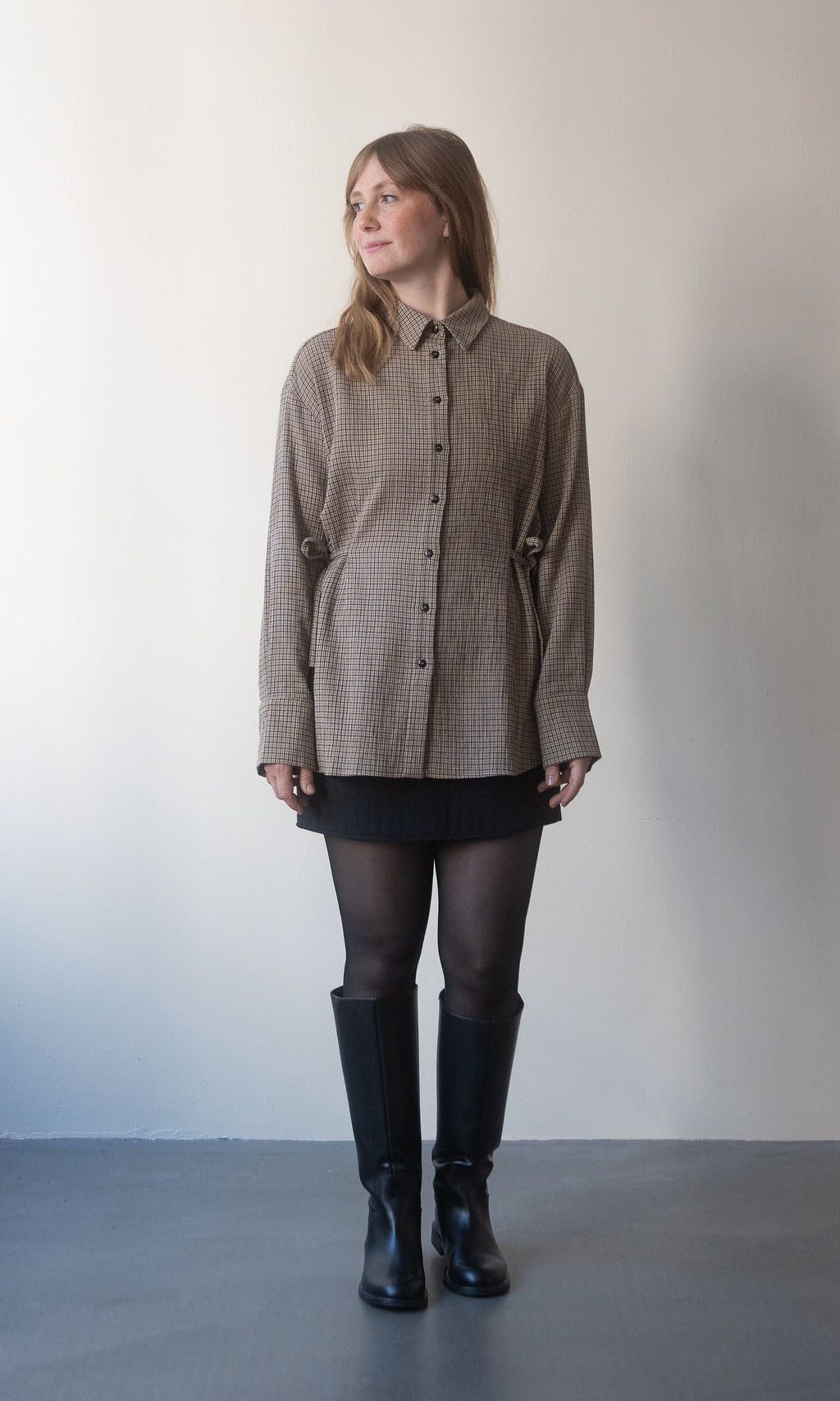 Bluse Liv mit Schleifen / beige-kariert