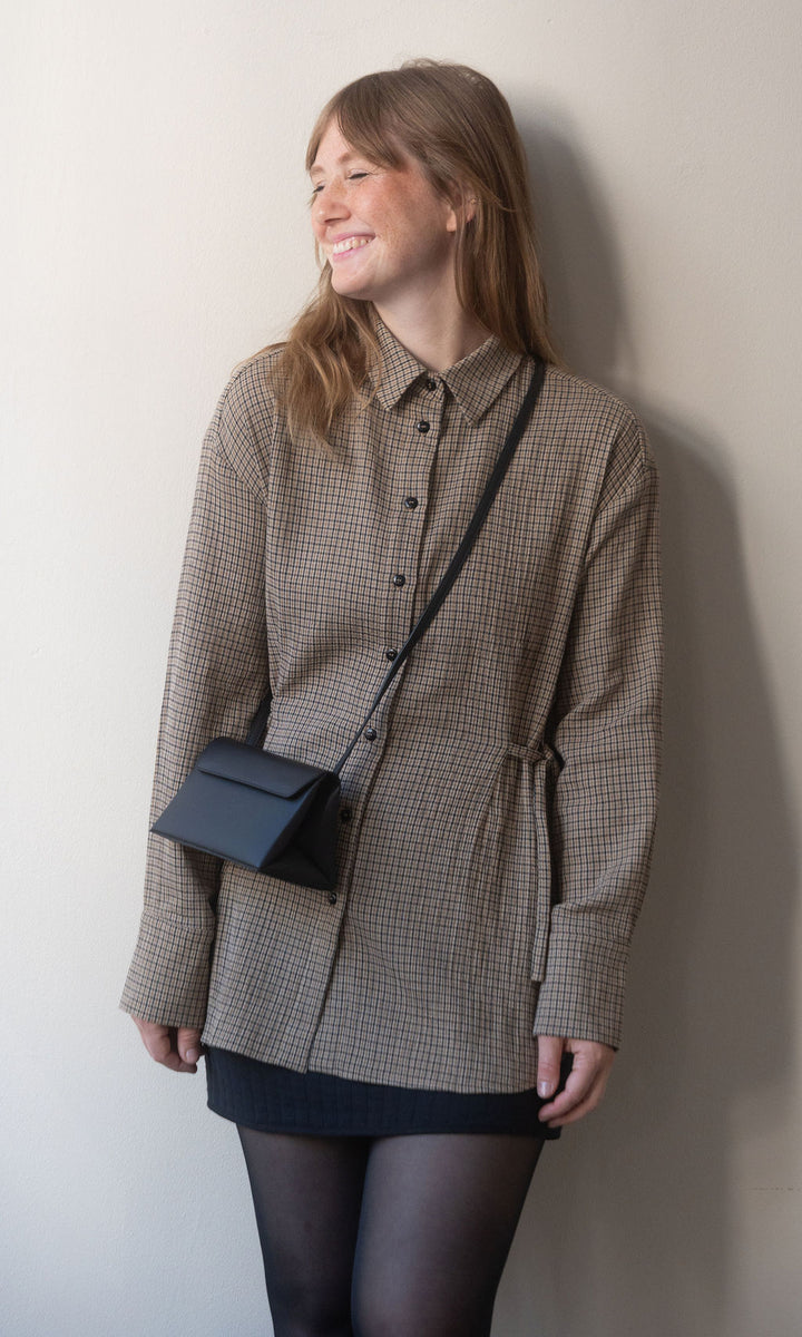 Bluse Liv mit Schleifen / beige-kariert