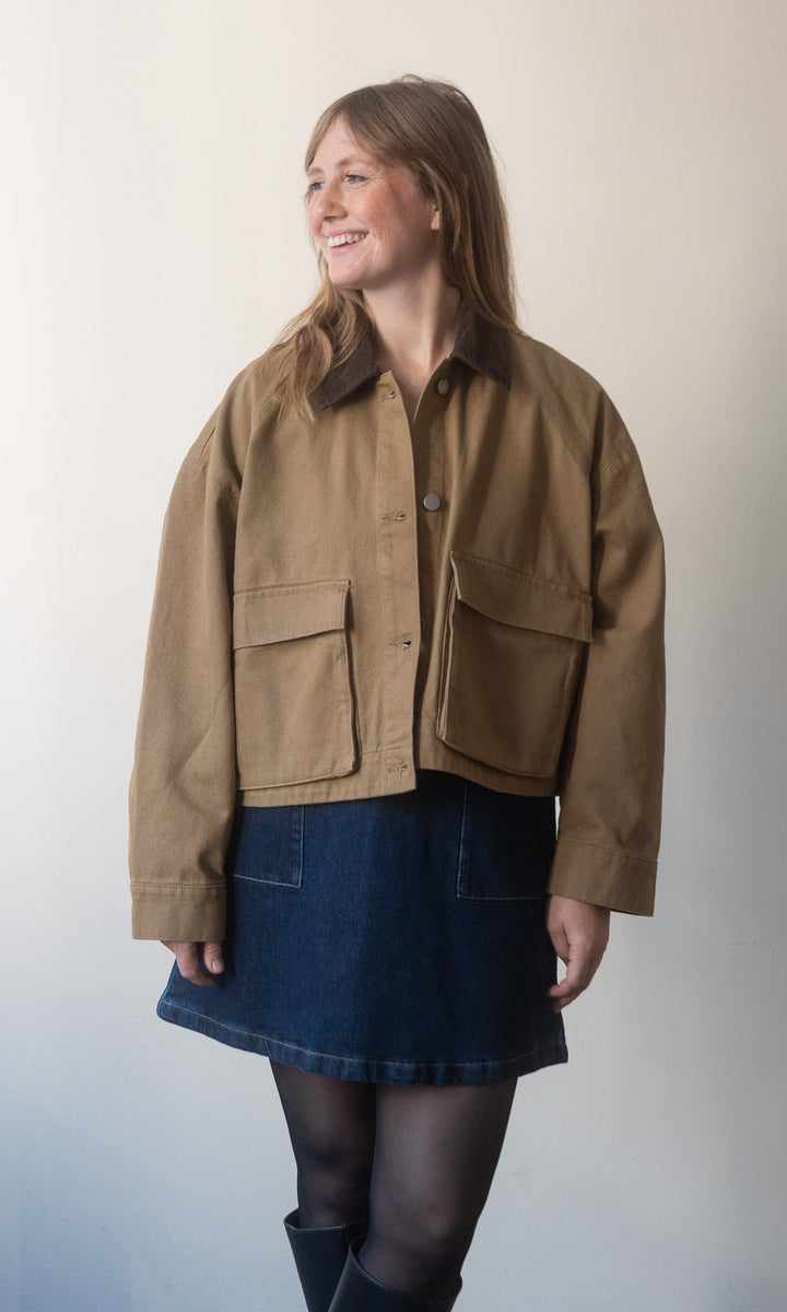 Jeansjacke mit aufgesetzten Taschen / Khaki
