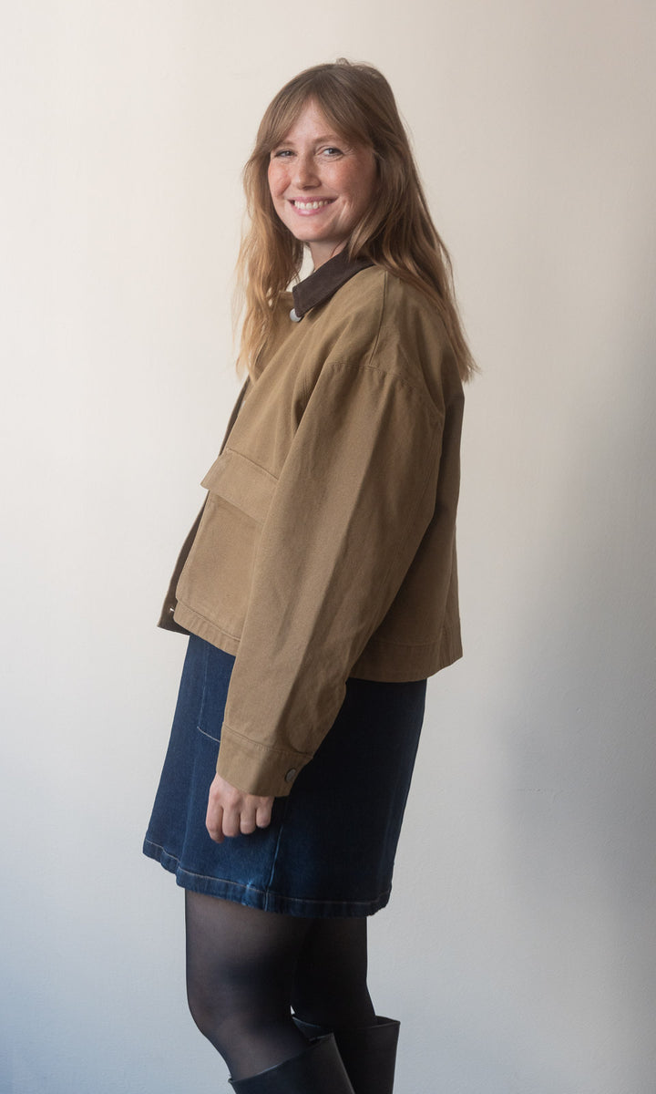 Jeansjacke mit aufgesetzten Taschen / Khaki