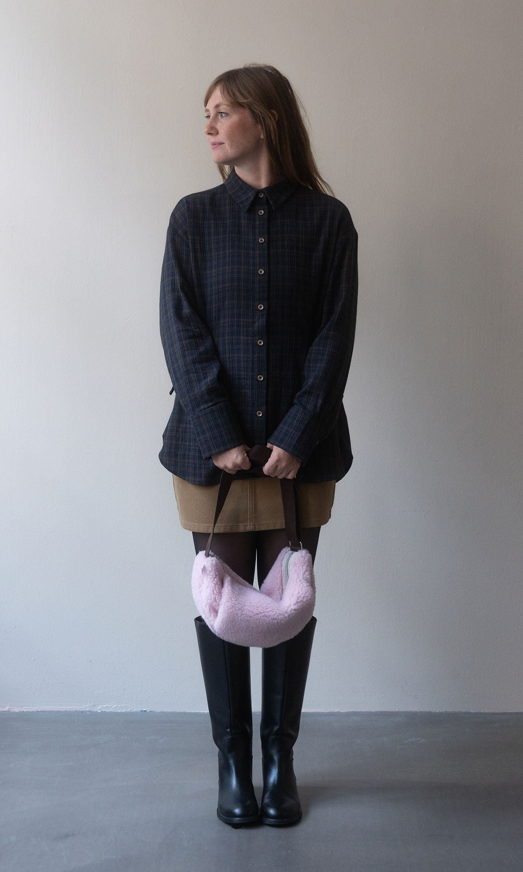 Schafwoll Crossbody Bag mit Handwärmer / Rosé