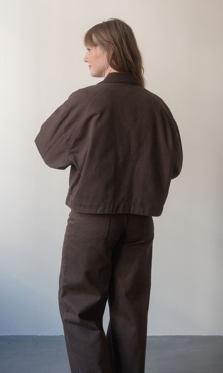 Jeansjacke mit aufgesetzten Taschen / Braun