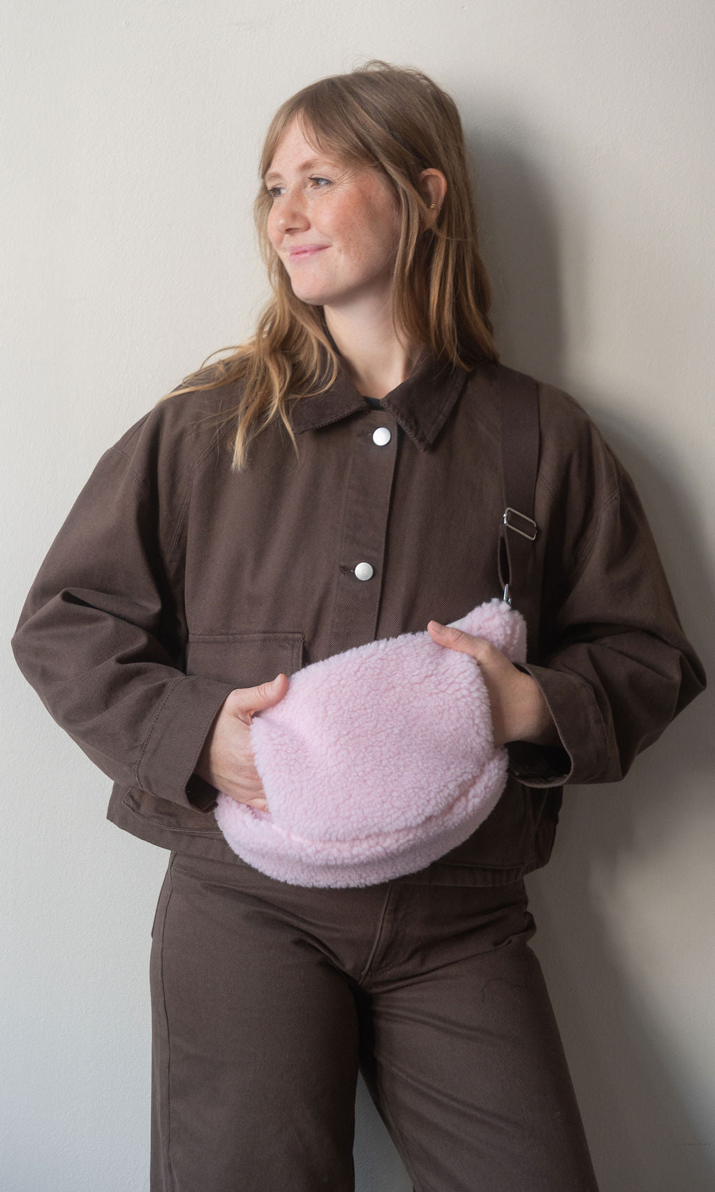 Jeansjacke mit aufgesetzten Taschen / Braun
