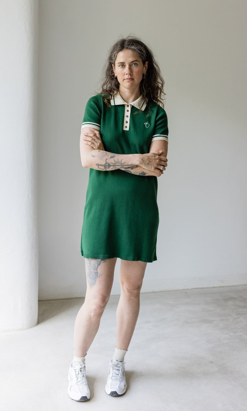 T-Shirt Kleid Toni aus Strick mit Polo Kragen - abricot coco