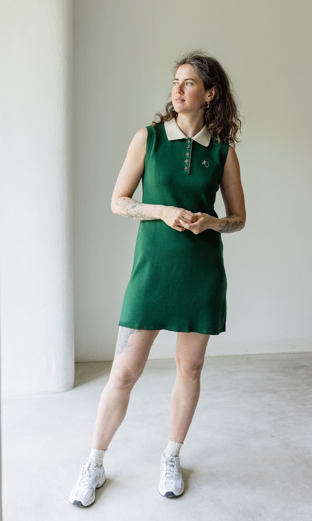 Ärmelloses Kleid Toni aus Strick mit Polo Kragen - abricot coco