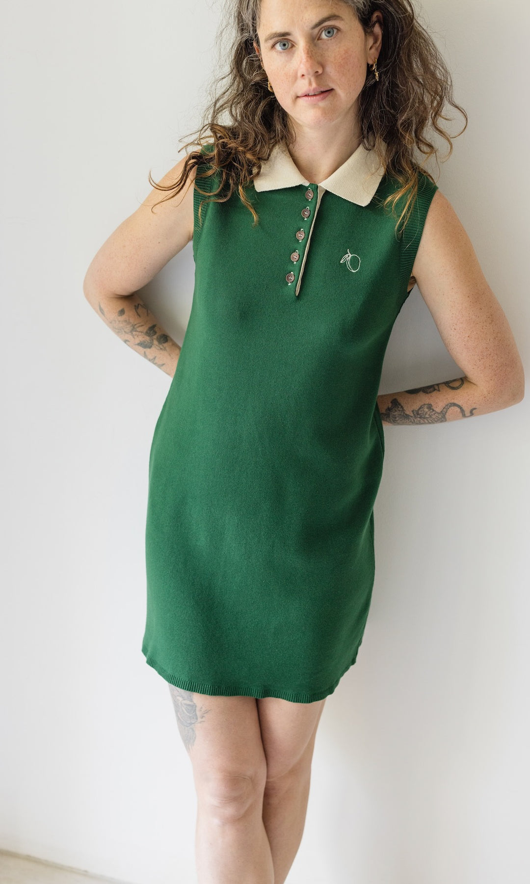 Ärmelloses Kleid Toni aus Strick mit Polo Kragen - abricot coco