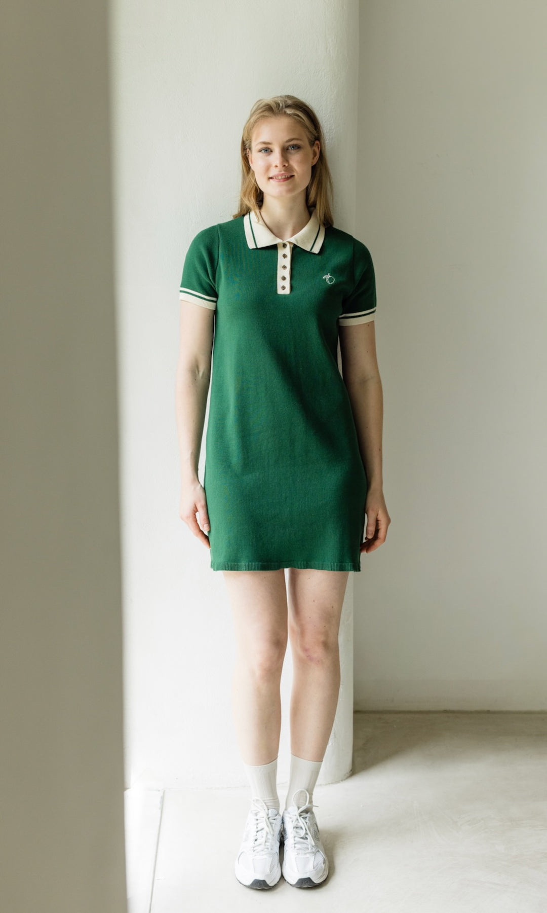 T-Shirt Kleid Toni aus Strick mit Polo Kragen - abricot coco