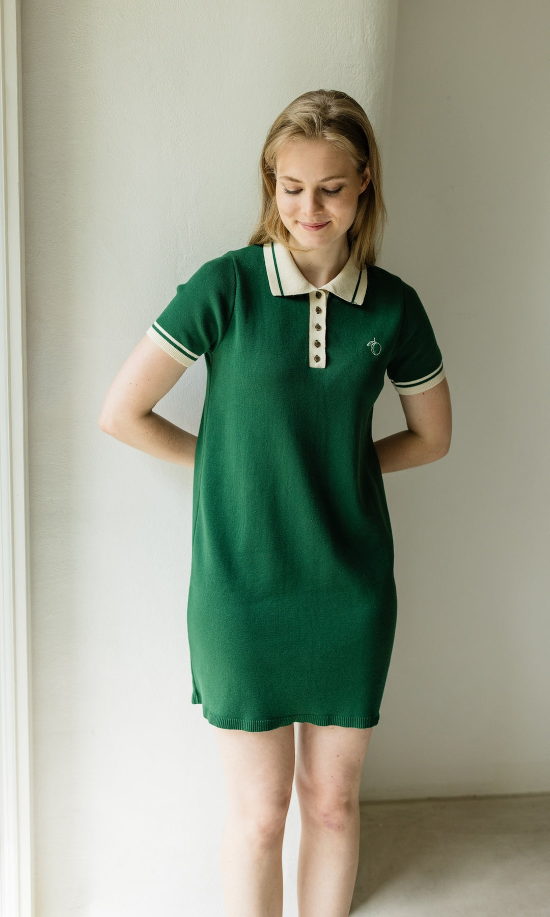 T-Shirt Kleid Toni aus Strick mit Polo Kragen - abricot coco