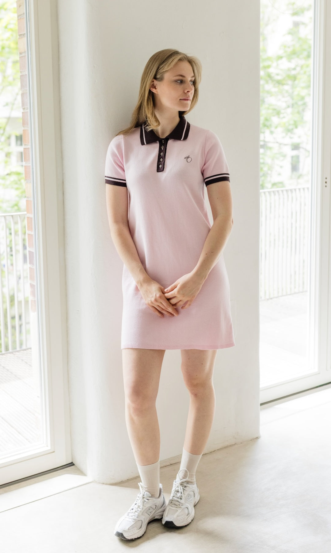 T-Shirt Kleid Toni aus Strick mit Polo Kragen - abricot coco