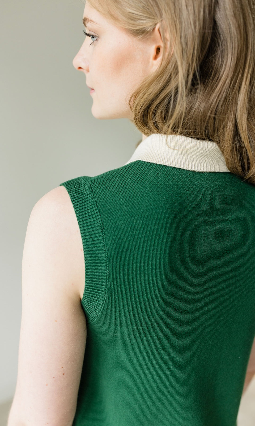 Ärmelloses Kleid Toni aus Strick mit Polo Kragen - abricot coco