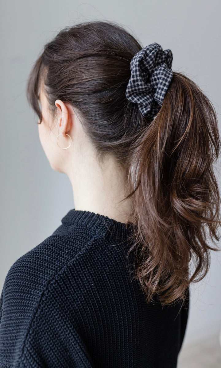 Scrunchie Lovis // Kleines Karo Schwarz