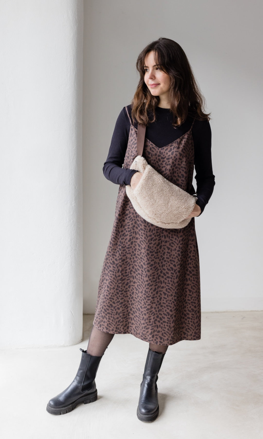 Schafwoll Crossbody Bag mit Handwärmer (Schurwolle) - abricot coco