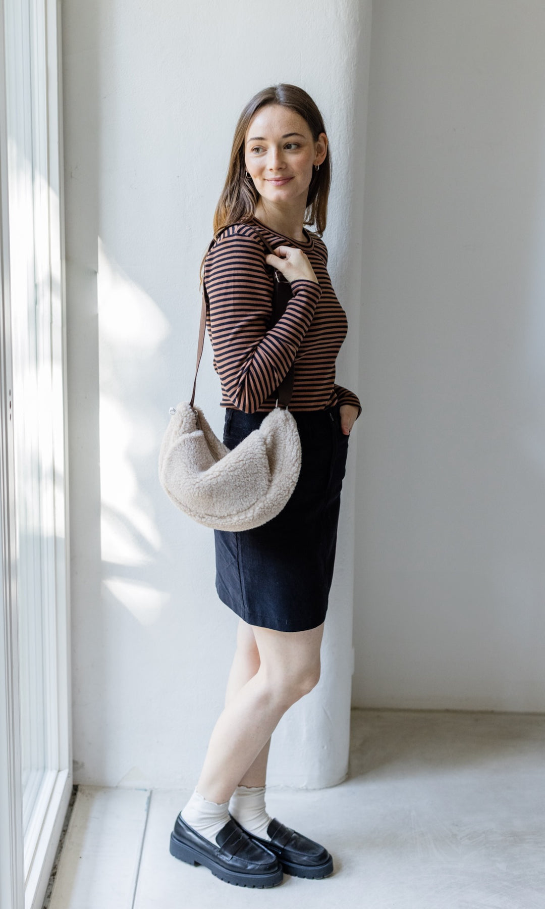 Schafwoll Crossbody Bag mit Handwärmer (Schurwolle) - abricot coco