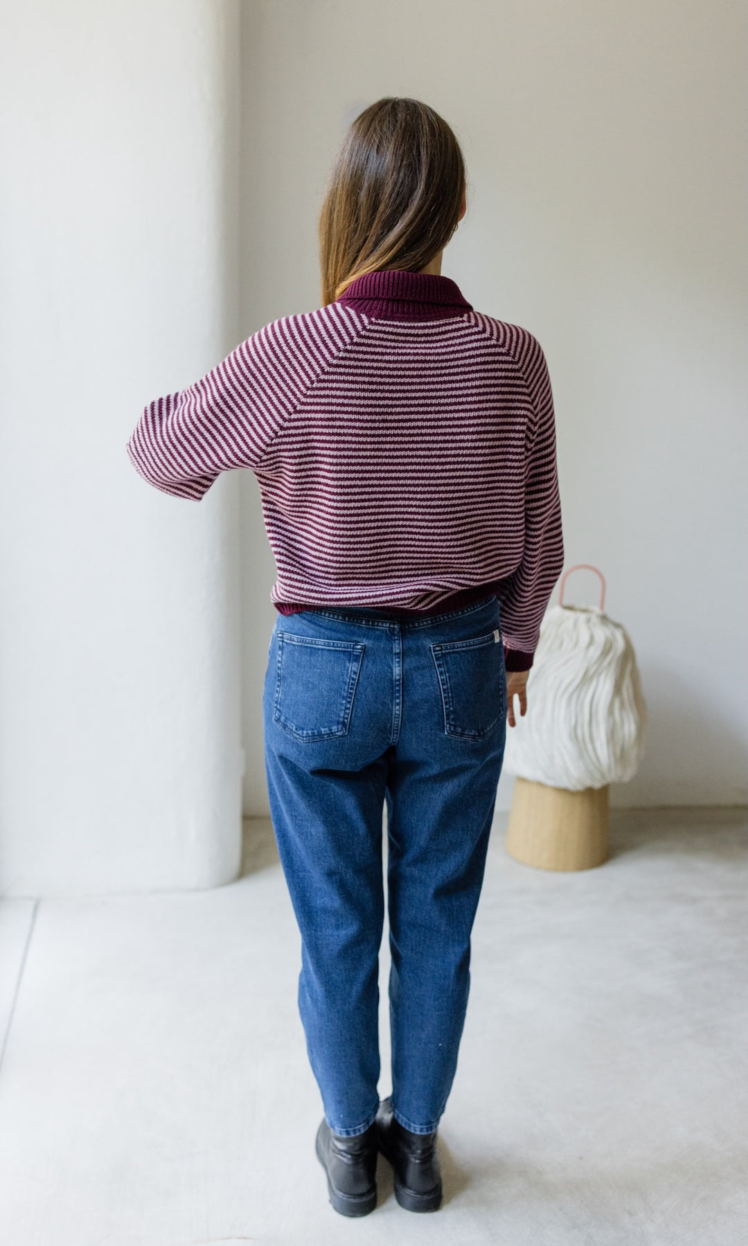 Gestreifte Strickjacke mit Kragen in Weinrot-Rosé
