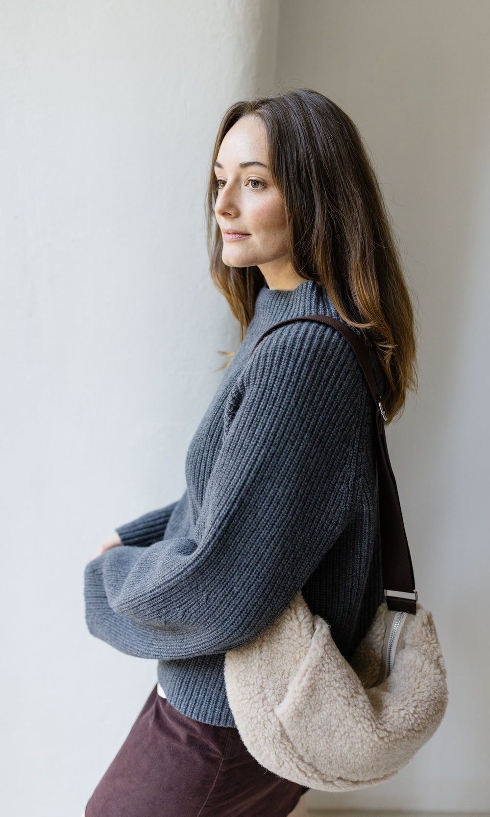 Schafwoll Crossbody Bag mit Handwärmer (Schurwolle) - abricot coco