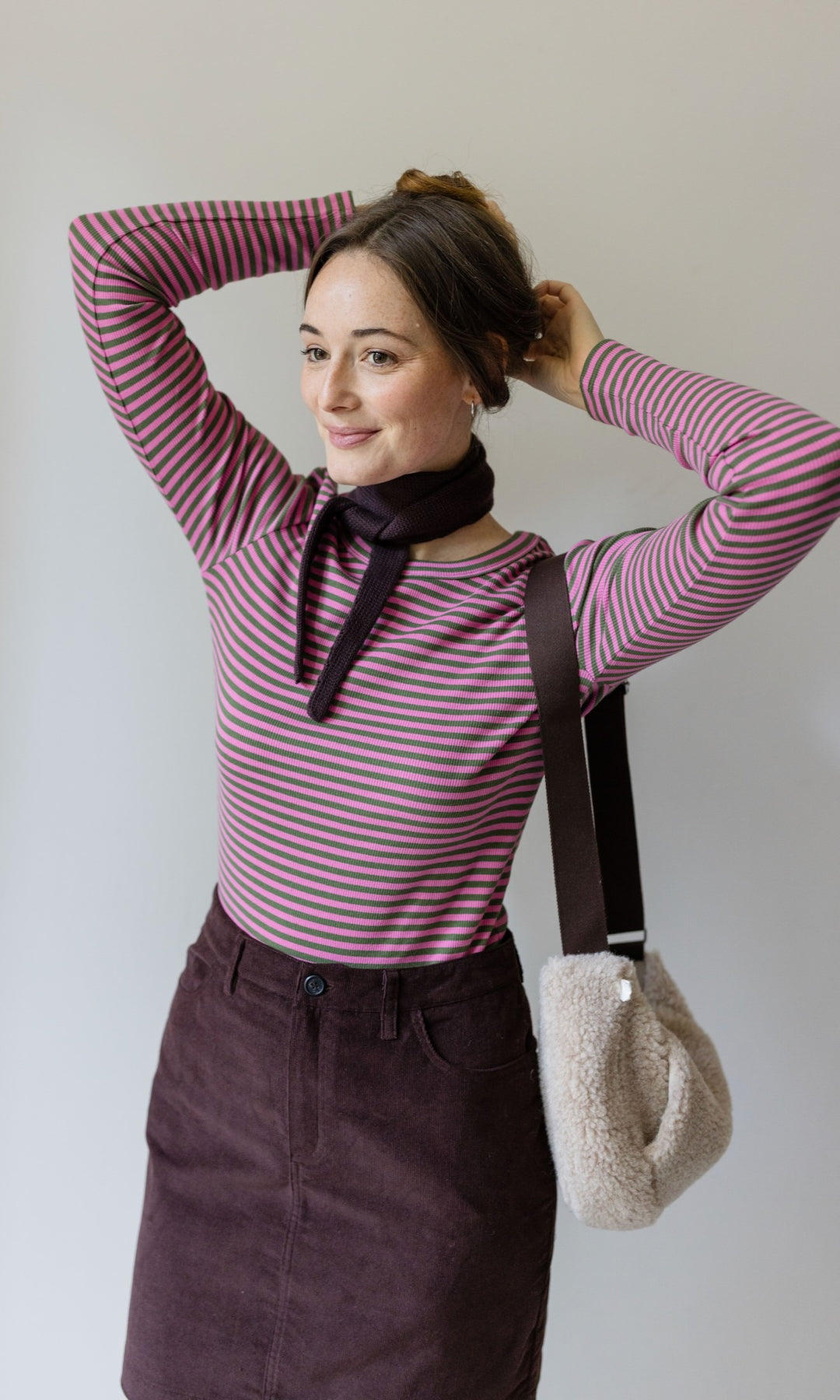 Schafwoll Crossbody Bag mit Handwärmer (Schurwolle) - abricot coco