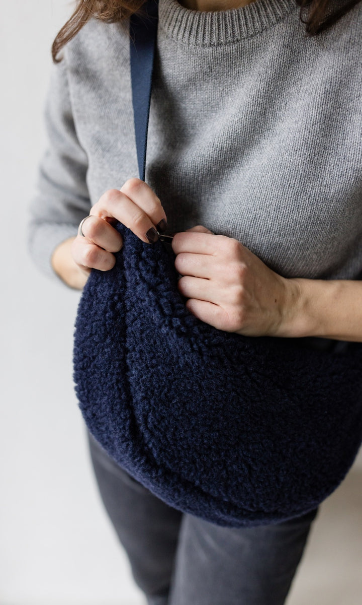 Schafwoll Crossbody Bag mit Handwärmer (Schurwolle)