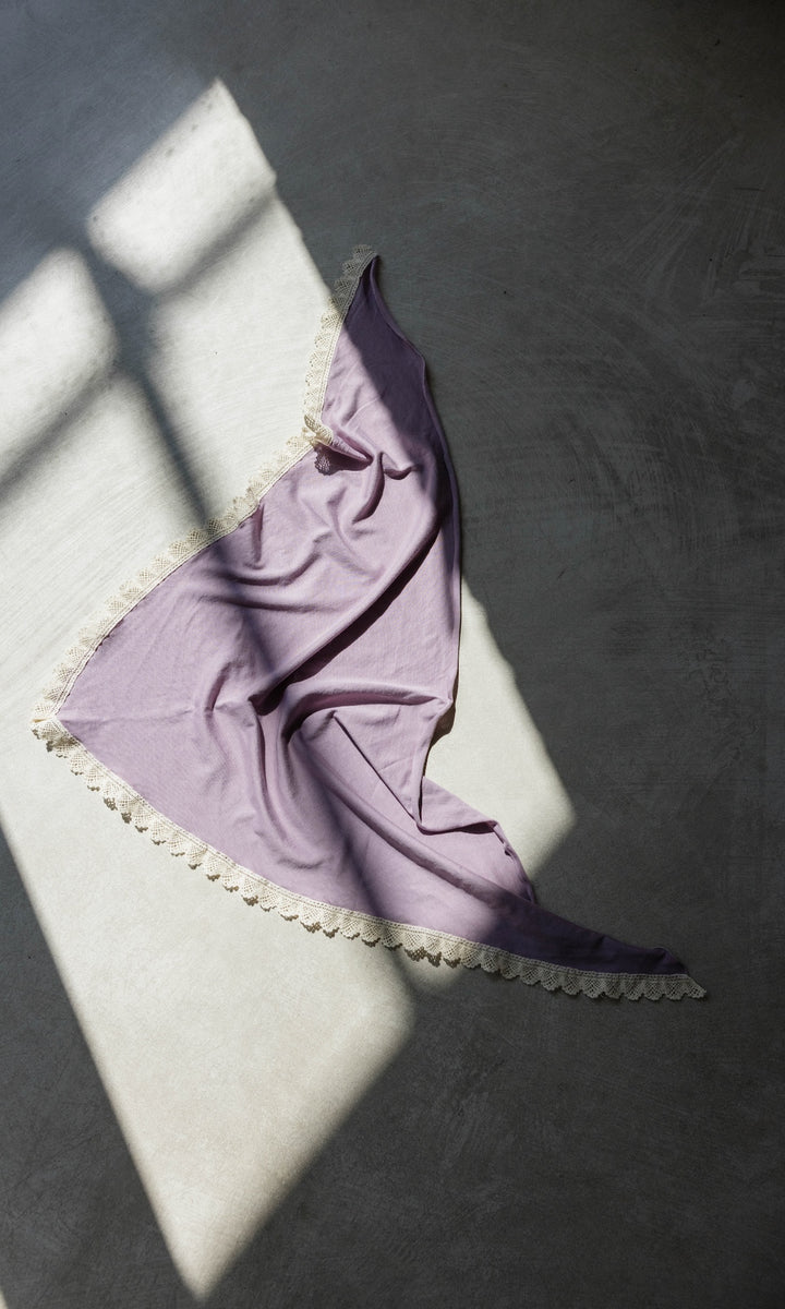 Dreieckiges Tuch aus Jersey mit Spitze