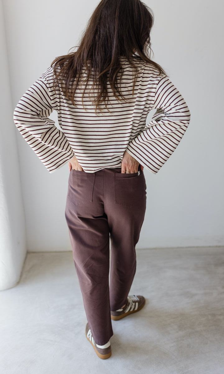 Barrel Jeans in Braun