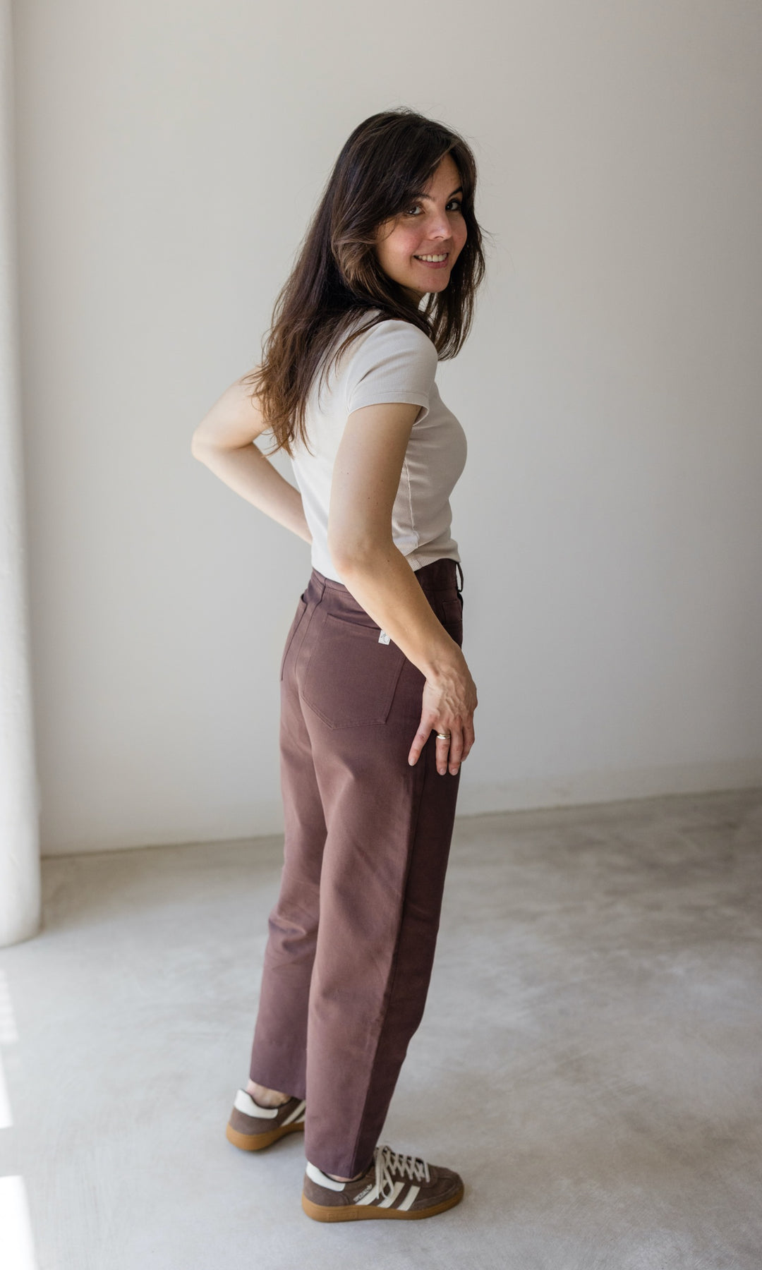 Barrel Jeans in Braun