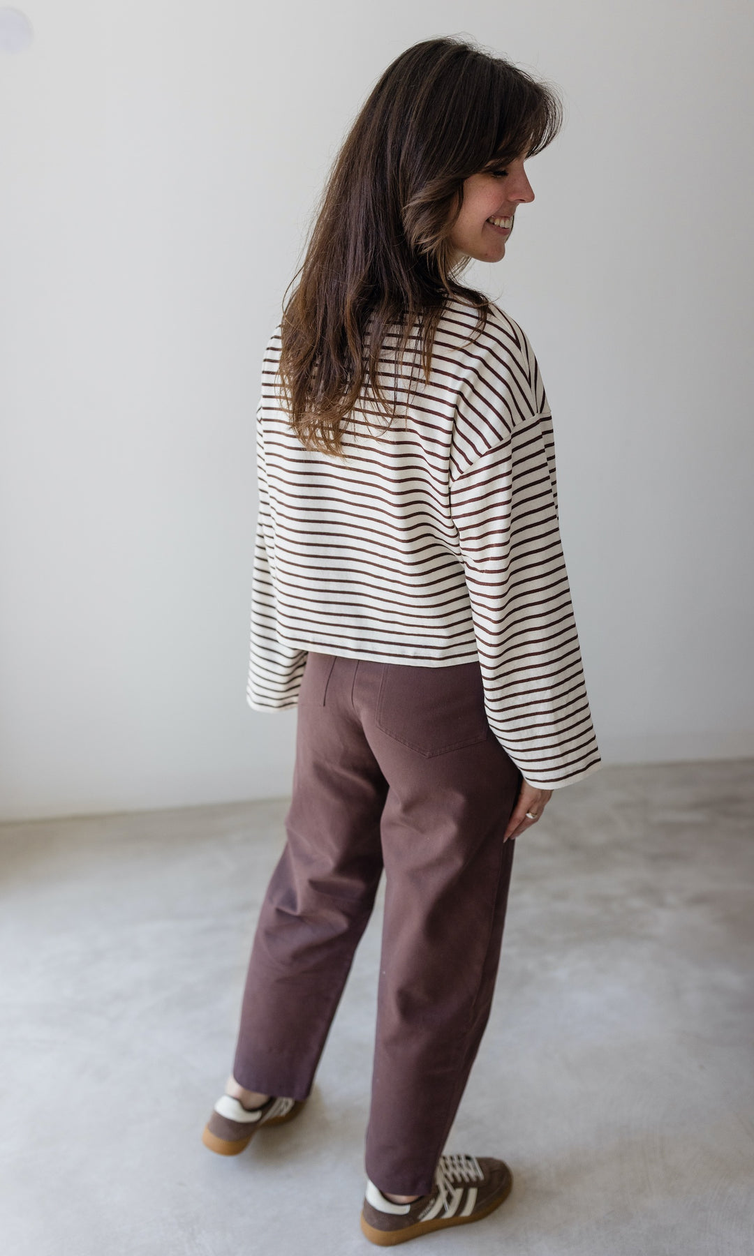 Barrel Jeans in Braun
