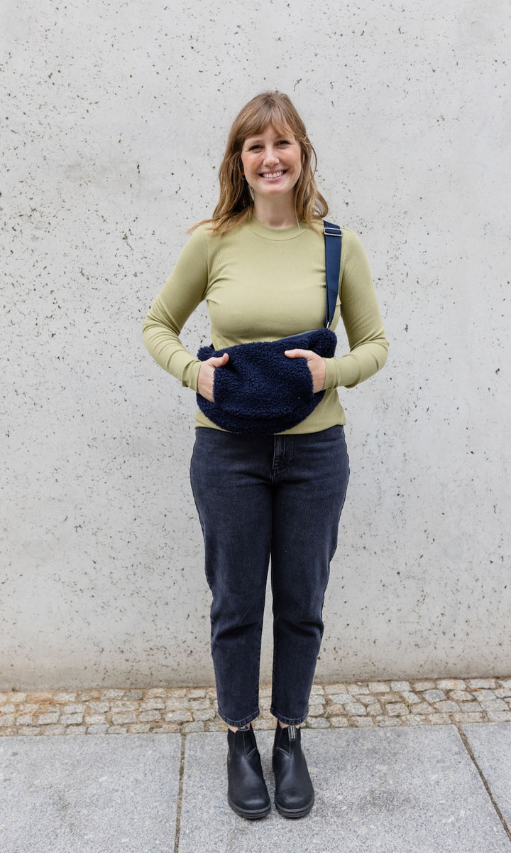 Schafwoll Crossbody Bag mit Handwärmer (Schurwolle)