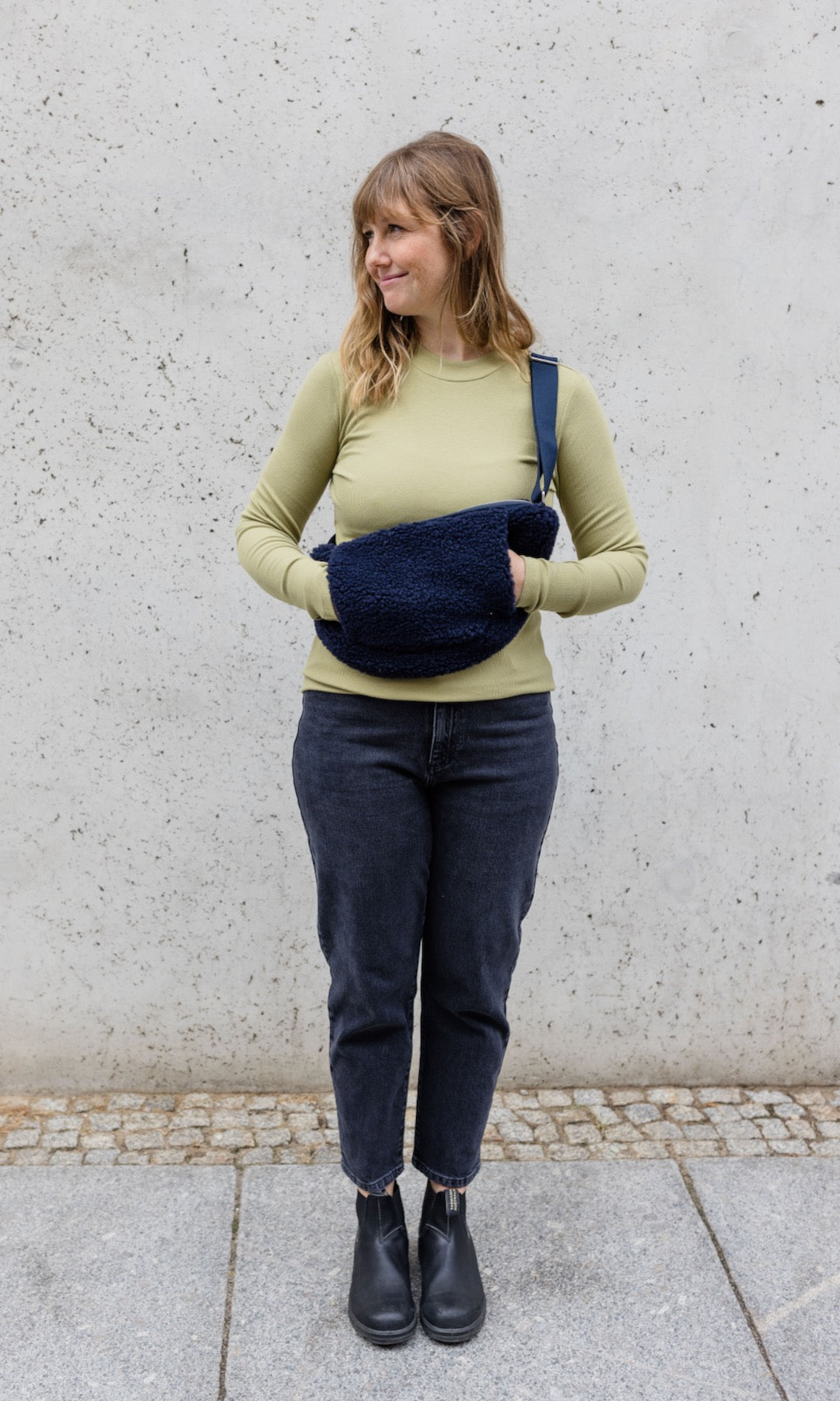 Schafwoll Crossbody Bag mit Handwärmer (Schurwolle)