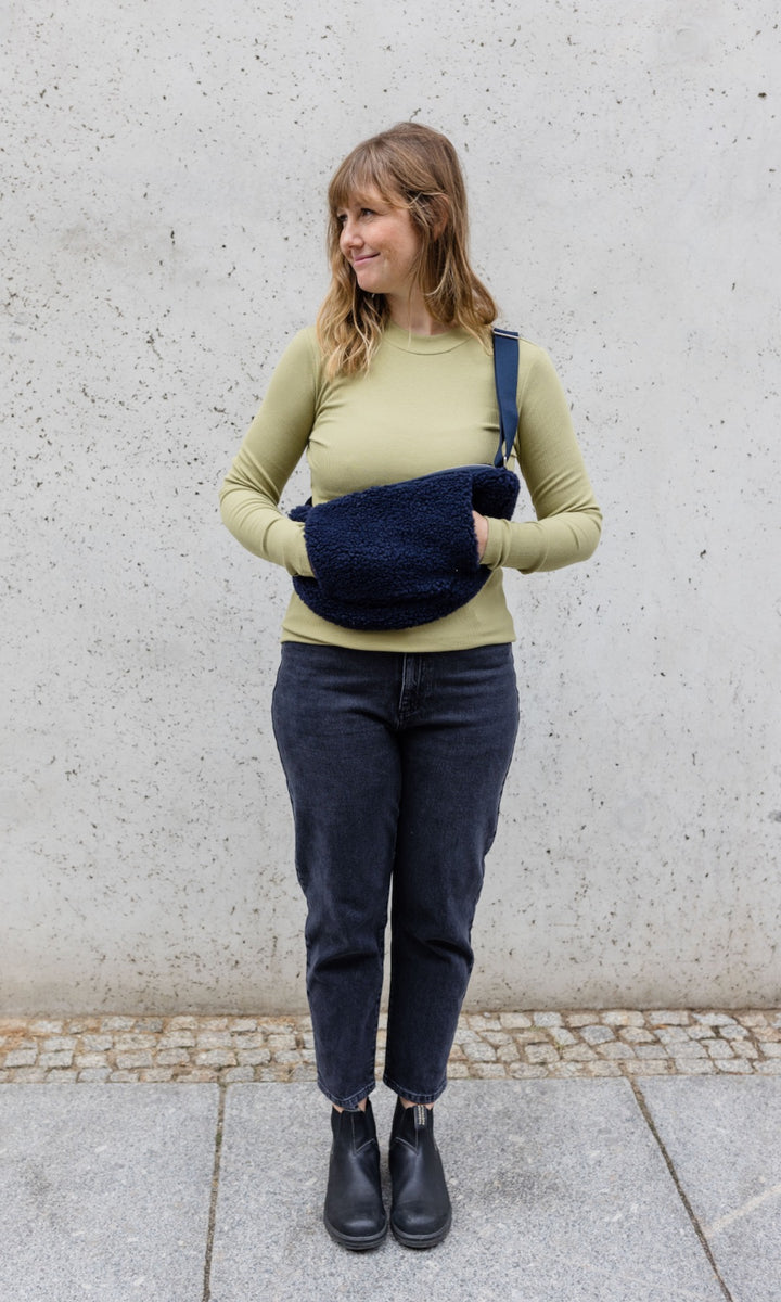 Schafwoll Crossbody Bag mit Handwärmer (Schurwolle)