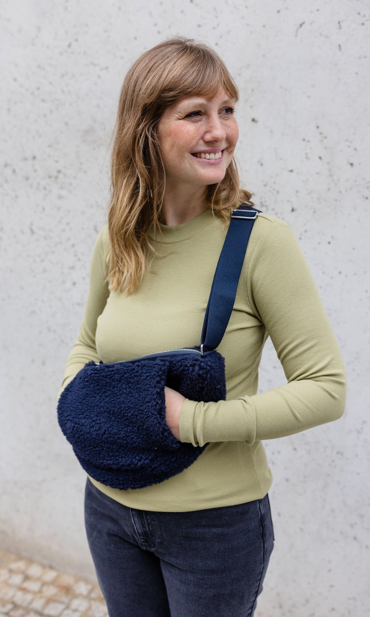 Schafwoll Crossbody Bag mit Handwärmer (Schurwolle)