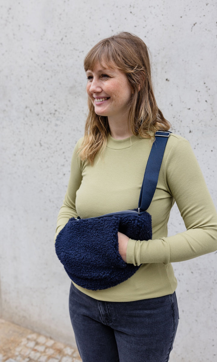 Schafwoll Crossbody Bag mit Handwärmer (Schurwolle)