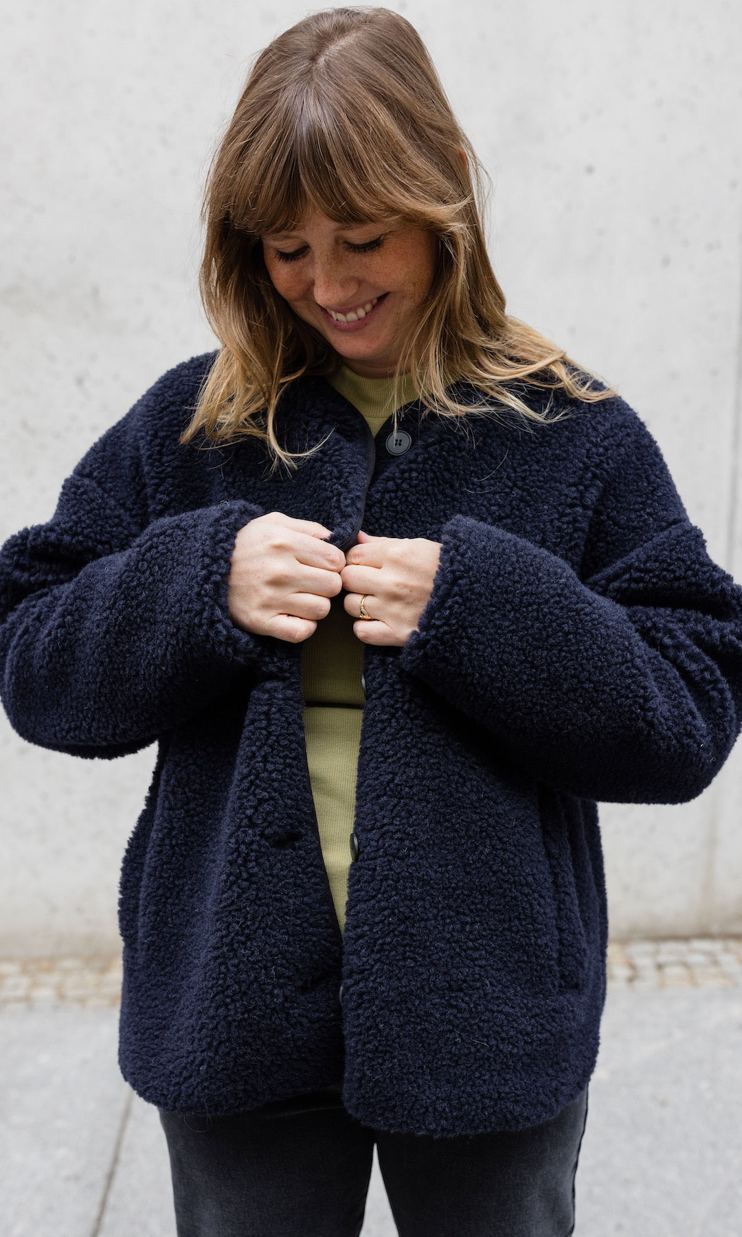 Jacke Schafwolle Teddy Plüsch dunkelblau blau oversized Wolle Schurwolle Bio